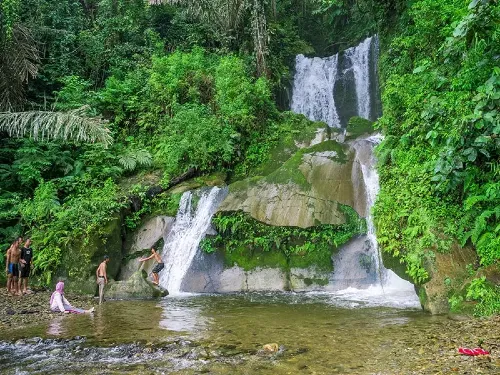 Gambar Air Terjun Taman Eden 100