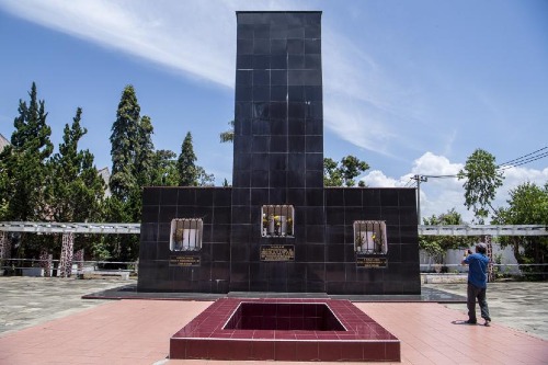 Gambar Makam Si Singamangaraja XII